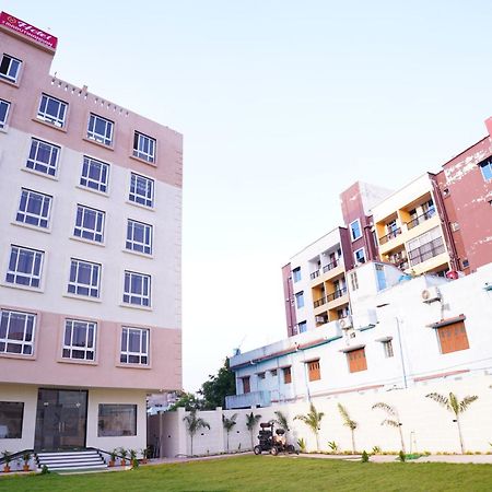 The Marutinandan Grand Hotel Deoghar Exterior foto